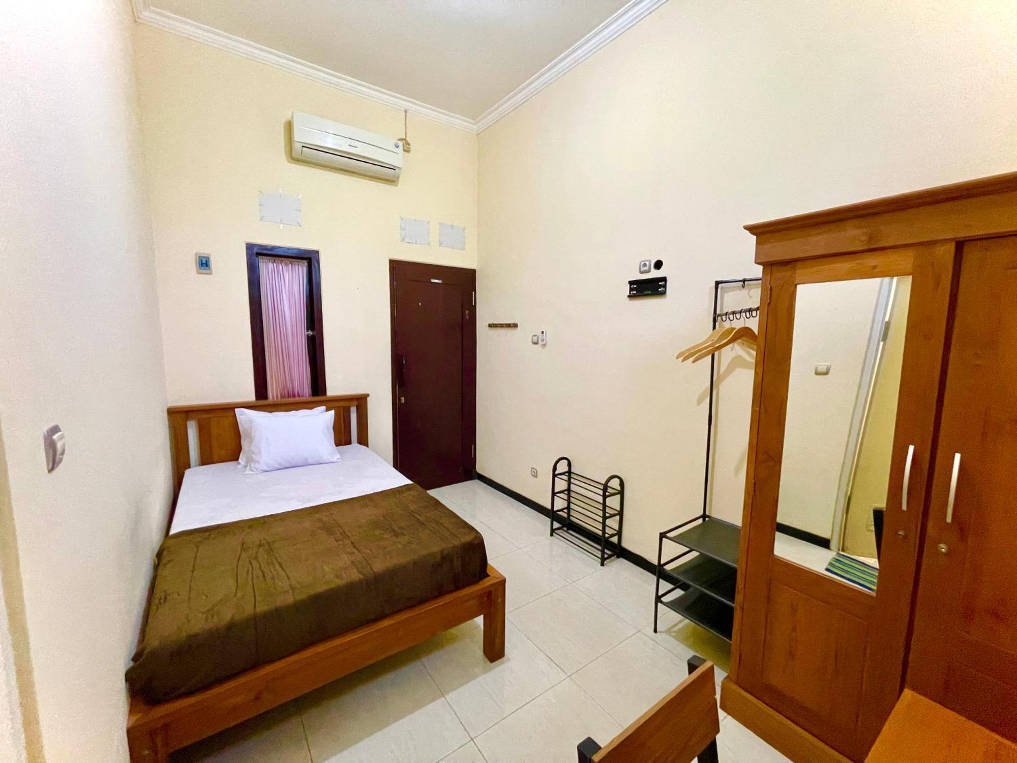 Offspring Ijen Hostel Banyuwangi Exterior photo