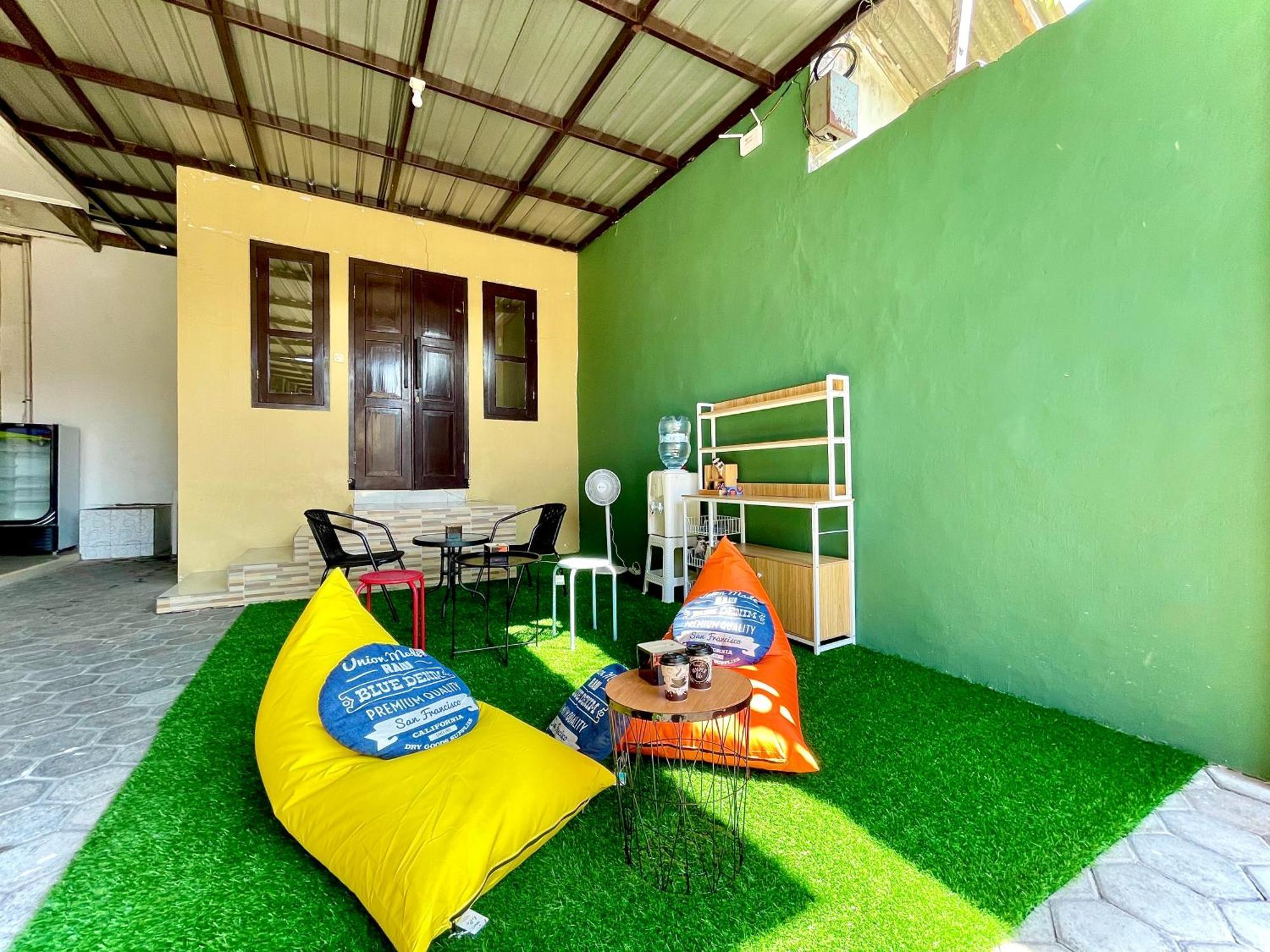 Offspring Ijen Hostel Banyuwangi Exterior photo
